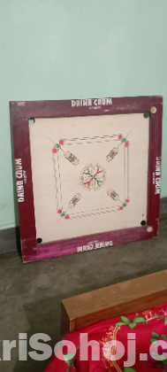 Carrom board